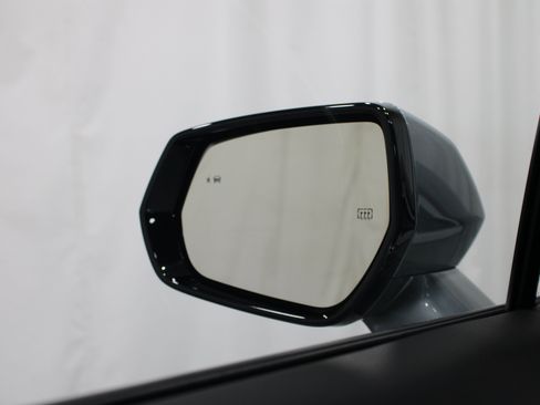 Certified 2024 Cadillac XT4 Luxury w/ Cold Weather Package FWD image 11