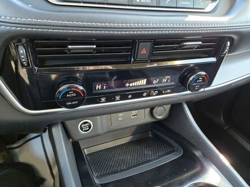 Used 2021 Nissan Rogue SV image 10