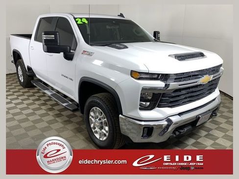 Used 2024 Chevrolet Silverado 2500 LT AWD/4WD image 1