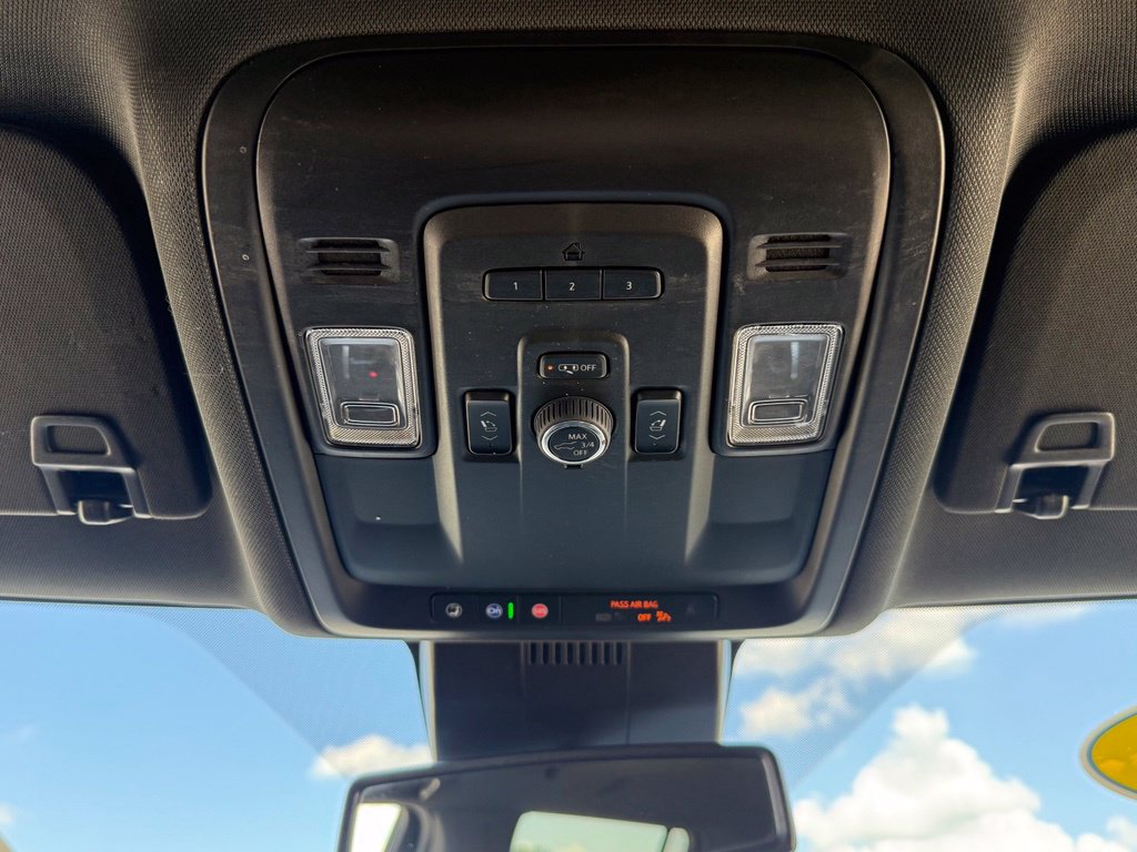 Used 2023 GMC Yukon XL SLT w/ SLT Luxury Package AWD/4WD image 29