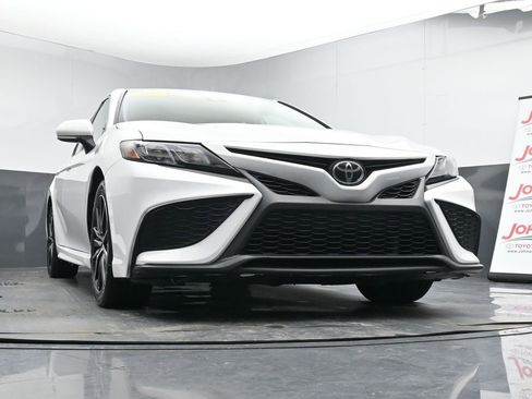 Used 2024 Toyota Camry SE image 33