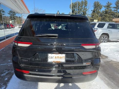 Used 2023 Jeep Grand Cherokee Limited w/ Black Appearance Package image 6