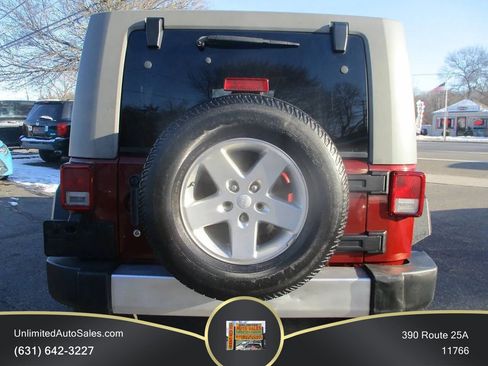 Used 2008 Jeep Wrangler Unlimited Sahara w/ Dual Top Group AWD/4WD image 3