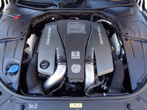 Used 2016 Mercedes-Benz S 63 AMG 2dr Cpe AMG S 63 4MATIC w/ Driver Assistance Package image 9