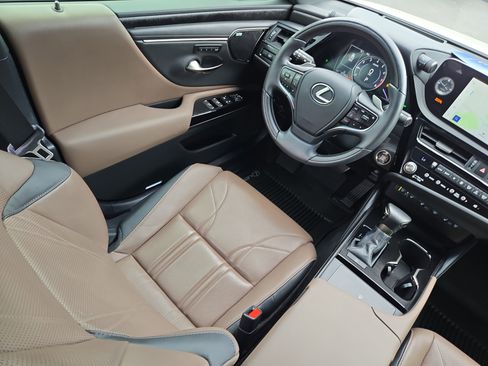 Used 2024 Lexus ES 350 Ultra Luxury w/ Accessory Package (Z2) FWD image 18
