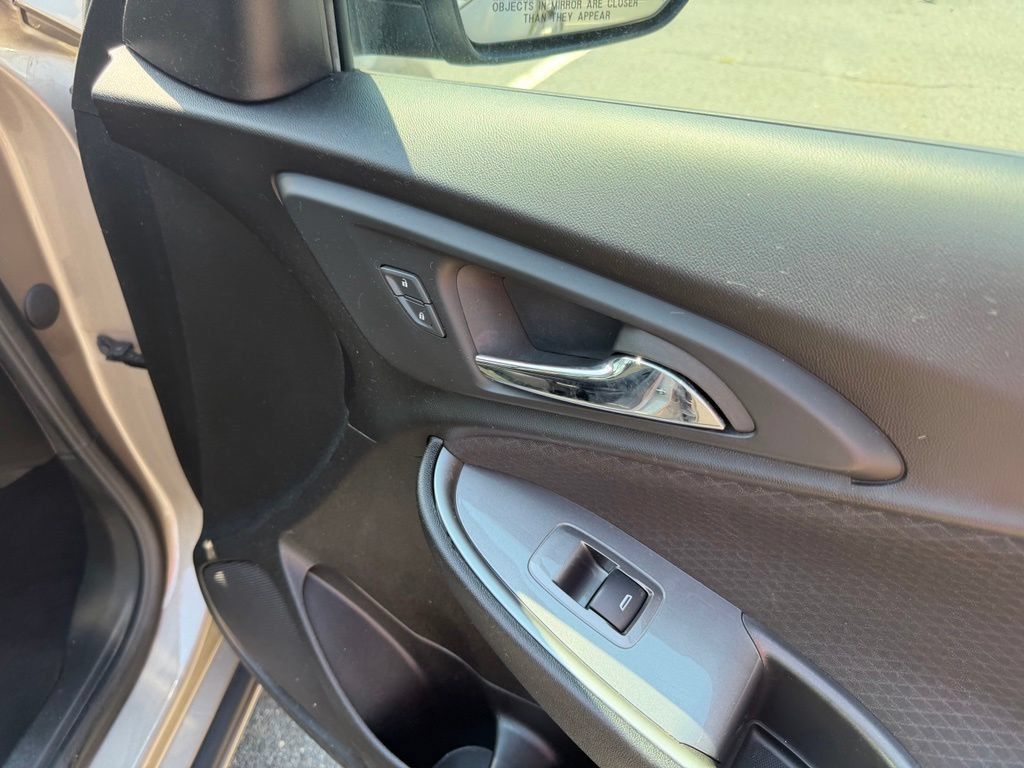 Used 2023 Chevrolet Malibu LT FWD image 30