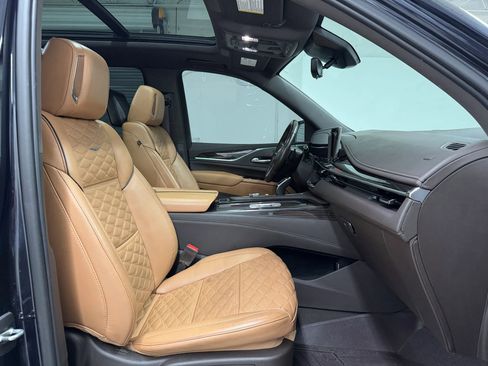 Used 2021 Cadillac Escalade ESV Sport AWD/4WD image 10