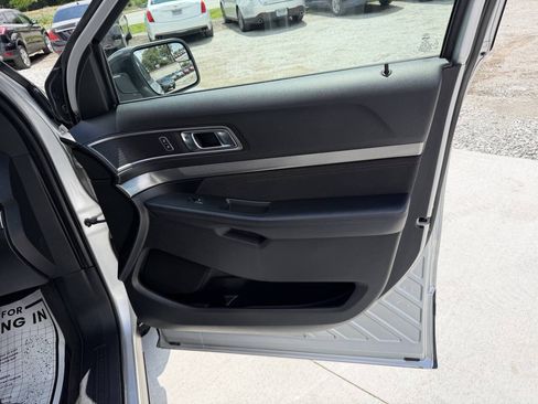 Used 2018 Ford Explorer XLT w/ Equipment Group 202A AWD/4WD image 20