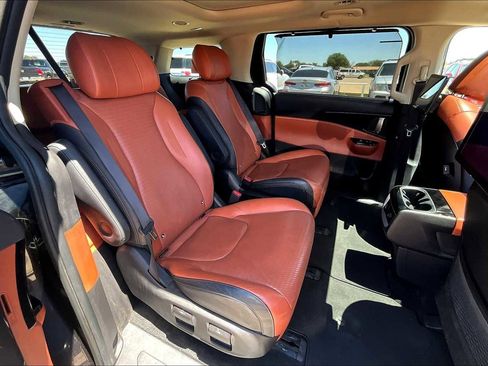 Used 2022 Kia Carnival SX Prestige image 20