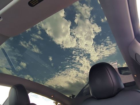 Used 2024 Tesla Model Y Long Range image 16