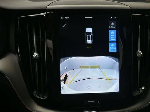 Used 2024 Volvo XC60 B5 Core AWD/4WD image 11