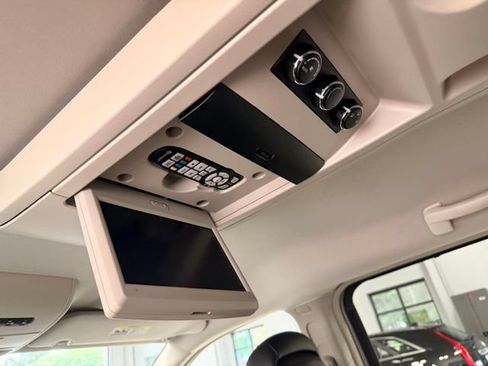 Used 2015 Chrysler Town & Country Touring-L w/ Driver Convenience Group FWD image 19