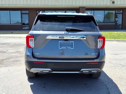 Used 2023 Ford Explorer XLT w/ Equipment Group 202A AWD/4WD image 4
