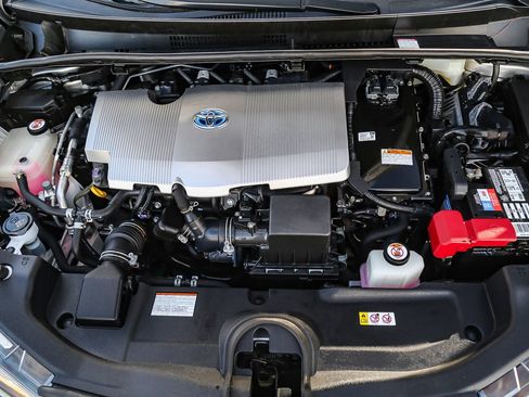 Certified 2020 Toyota Prius L Eco image 27