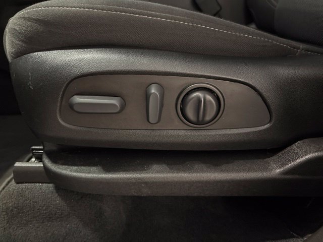 Used 2023 Chevrolet Traverse LT FWD image 13