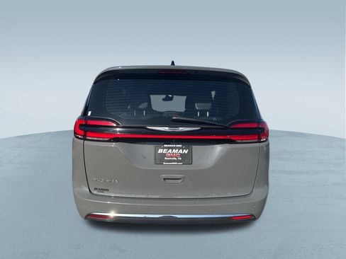 Used 2025 Chrysler Pacifica Select FWD image 7