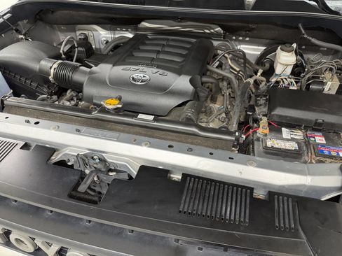 Used 2017 Toyota Tundra SR5 w/ TRD Off Road Package AWD/4WD image 98