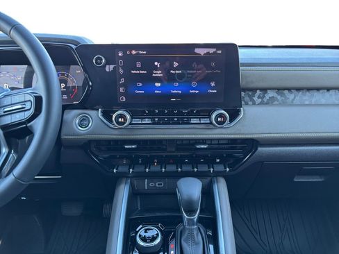 Used 2024 Chevrolet Colorado ZR2 w/ ZR2 Bison Edition image 12