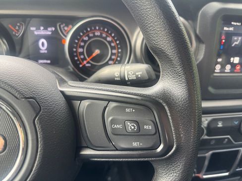 Used 2023 Jeep Gladiator Sport AWD/4WD image 29
