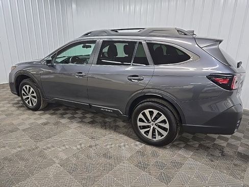 Used 2022 Subaru Outback Premium image 4