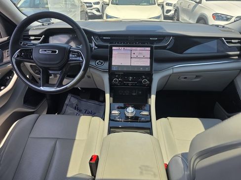 Used 2022 Jeep Grand Cherokee Overland w/ Luxury Tech Group IV image 26