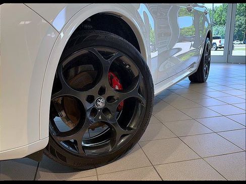 Used 2023 Alfa Romeo Stelvio Veloce AWD/4WD image 2