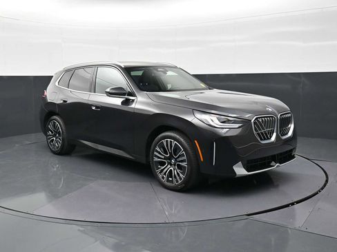 Used 2025 BMW X3 xDrive30i w/ Convenience Package image 3