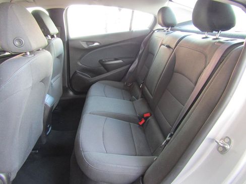 Used 2017 Chevrolet Cruze LT FWD image 9
