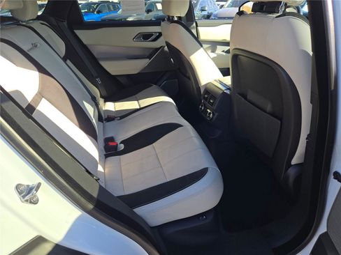 Used 2021 Land Rover Range Rover Velar R-Dynamic S image 11