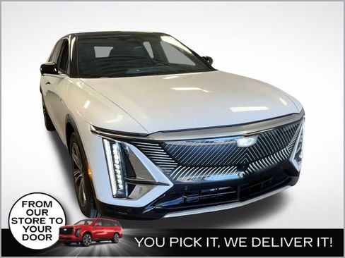 New 2025 Cadillac Lyriq Luxury RWD image 2