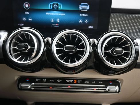 Used 2022 Mercedes-Benz GLB 250 4MATIC image 27