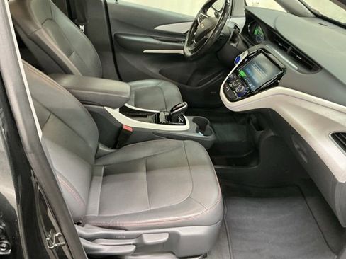 Used 2020 Chevrolet Bolt Premier w/ Infotainment Package image 18