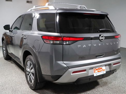 Used 2023 Nissan Pathfinder SL FWD image 9