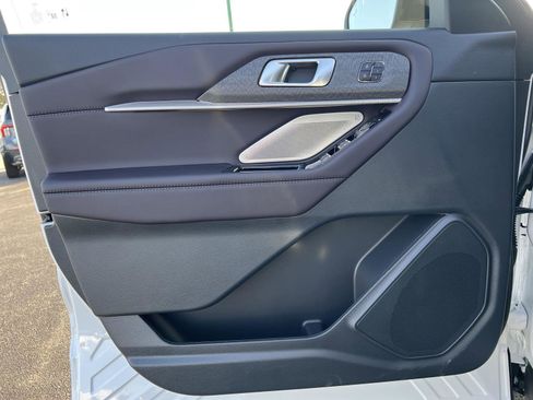 New 2026 Ford Explorer Platinum image 15