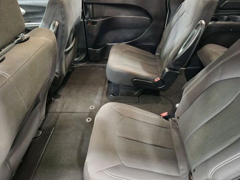 Used 2019 Chrysler Pacifica Touring Plus w/ S Appearance Package FWD image 50