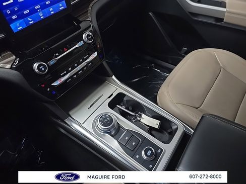 Used 2023 Ford Explorer Limited image 29