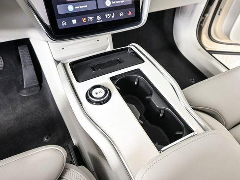 Certified 2025 Volvo EX90 Ultra AWD/4WD image 19