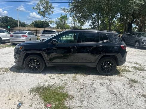 Used 2026 Jeep Compass Latitude AWD/4WD image 9