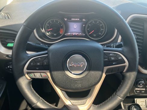 Used 2014 Jeep Cherokee Limited w/ Luxury Group AWD/4WD image 18