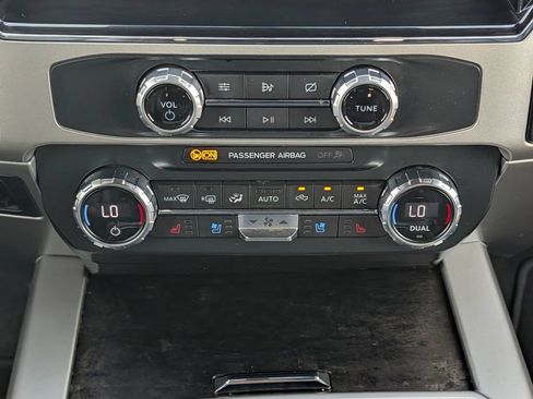 Certified 2022 Ford F250 Lariat w/ Lariat Ultimate Package AWD/4WD image 16