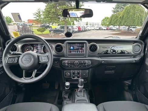 Used 2023 Jeep Gladiator Sport AWD/4WD image 13