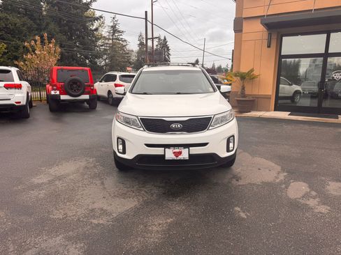 Used 2014 Kia Sorento LX FWD image 2
