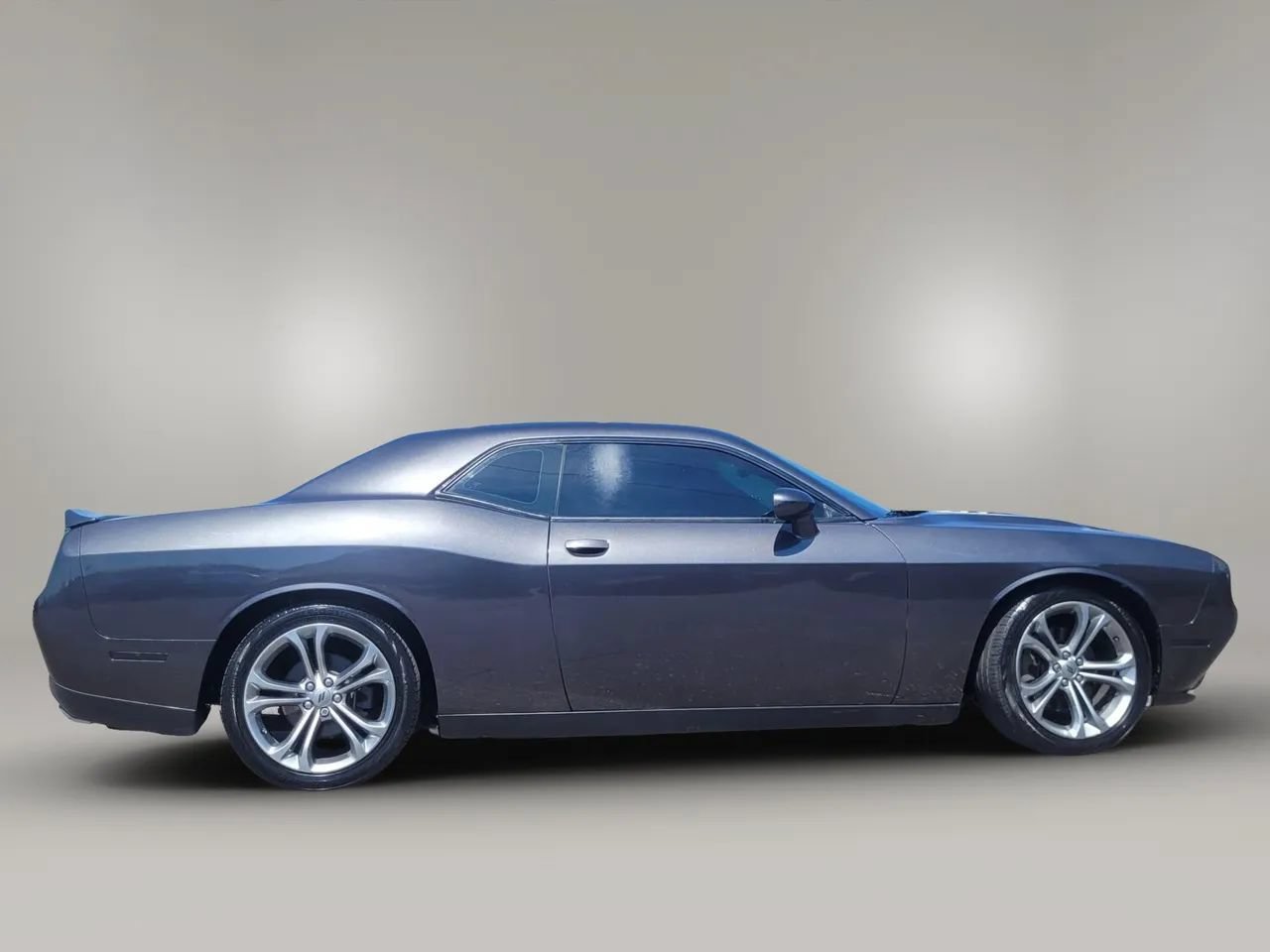 Used 2020 Dodge Challenger R/T RWD image 9