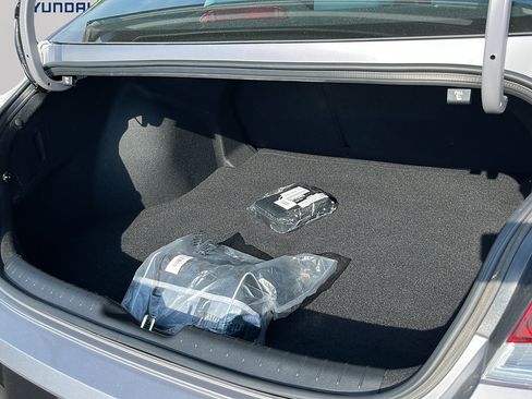 Certified 2025 Hyundai Elantra Limited FWD image 22
