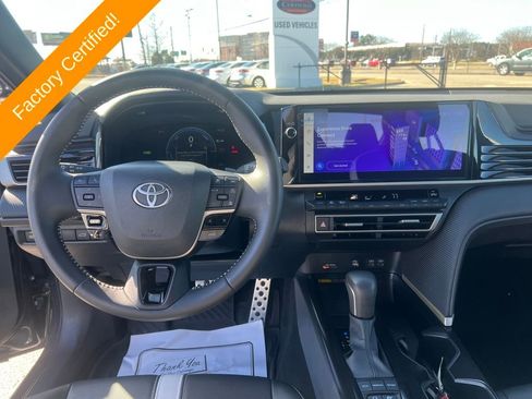 Used 2025 Toyota Camry SE image 14