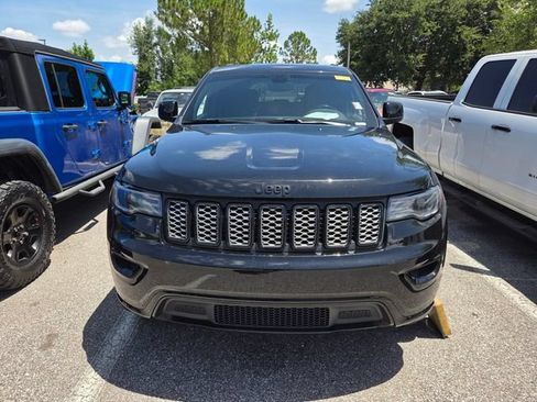 Certified 2022 Jeep Grand Cherokee Laredo X AWD/4WD image 2