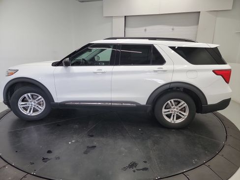 Used 2021 Ford Explorer XLT w/ Class III Trailer Tow Package AWD/4WD image 4