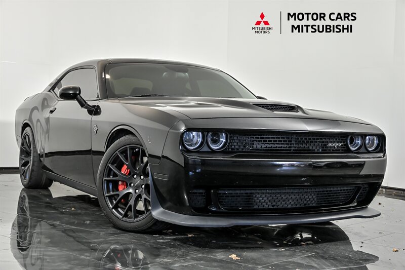 Used 2016 Dodge Challenger SRT Hellcat RWD image 1