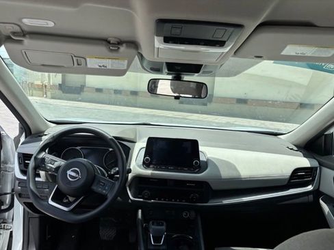 Used 2024 Nissan Rogue SV FWD image 8