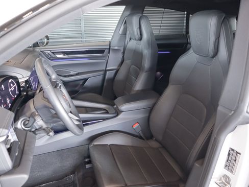 Certified 2025 Porsche Macan 4S Electric image 5